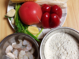 西红柿面疙瘩,准备好食材。虾仁、面粉、玉米、金针菇、红椒、西红柿、葱姜蒜、香芹芯。