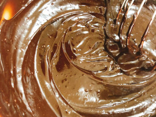 醇香巧克力吐司,搅拌至如图所示状态后，放冰箱冷藏，备用。