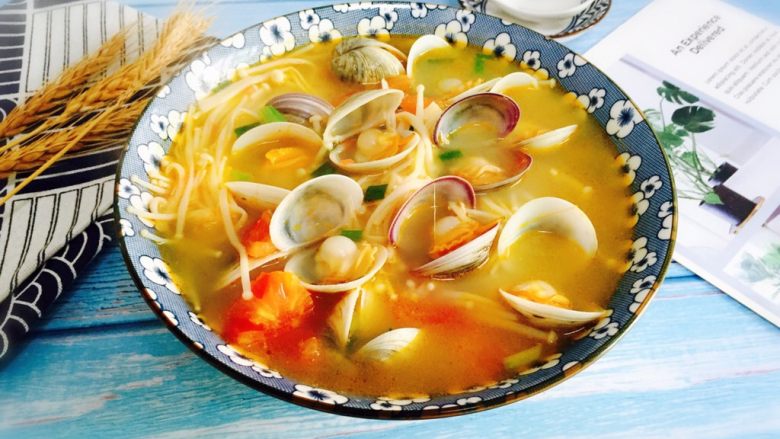 番茄菌菇蛤蜊汤,营养丰富