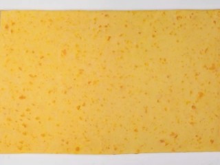 咸蛋黄饼干,将面皮擀成11x21cm的长方形面片，厚度约3.5mm