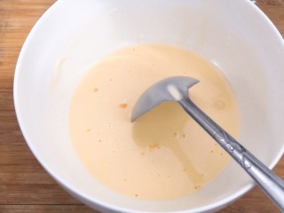 油炸杏鲍菇,搅拌均匀，成细腻面糊