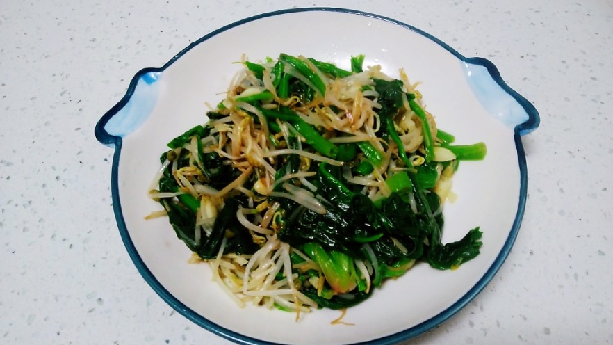 清炒绿豆芽、菠菜