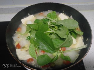 冬瓜虾米汤,煮2分钟，放入青菜