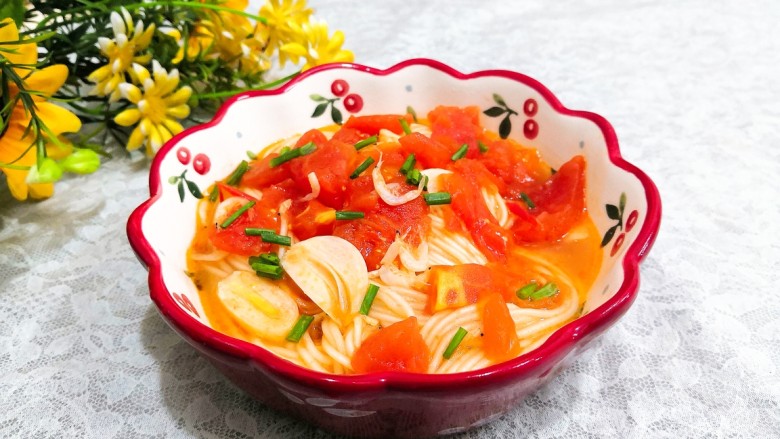 冬日暖心菜—西红柿虾皮热汤面
