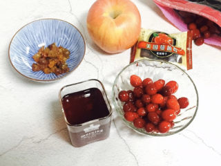 蔓越莓苹果桃胶糖水+冬日暖心菜,准备好食材