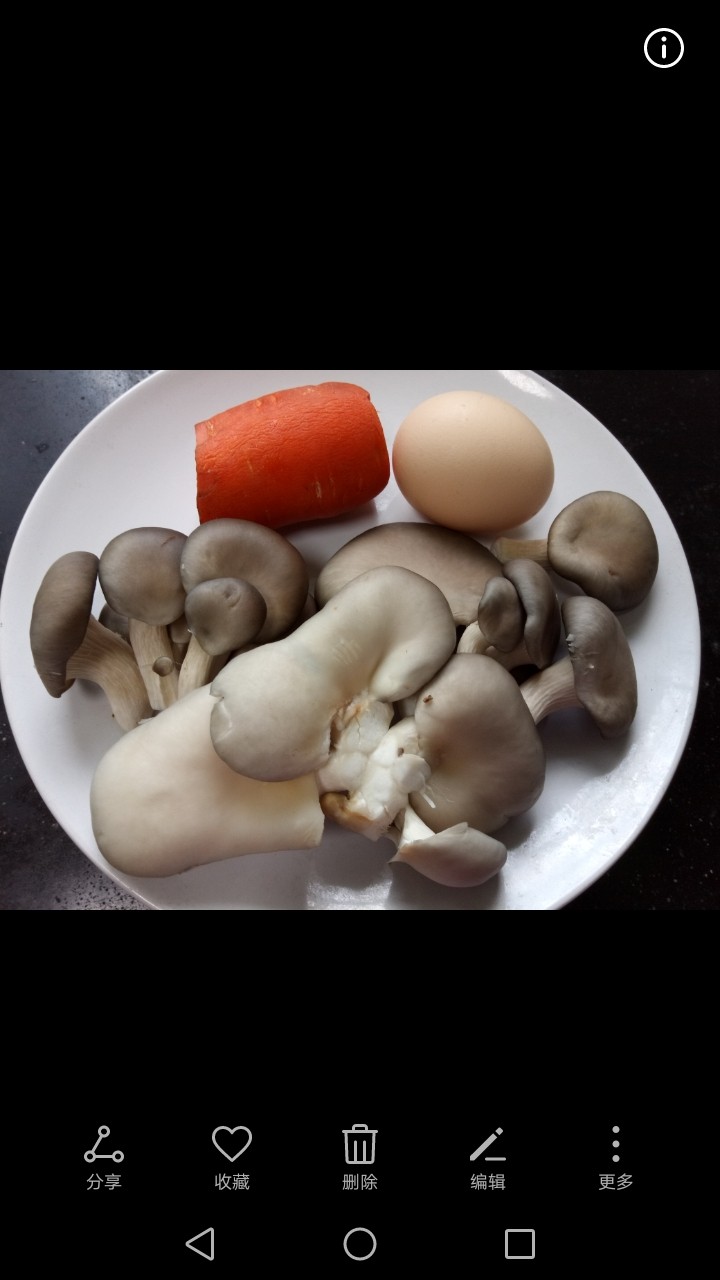 平菇 炒鸡蛋,准备好所有的食材