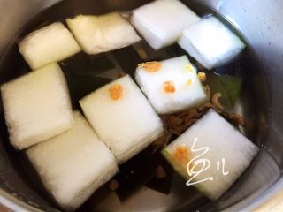 冬瓜虾米汤,放入虾米