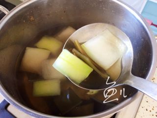 冬瓜虾米汤,煮至冬瓜块有点透明