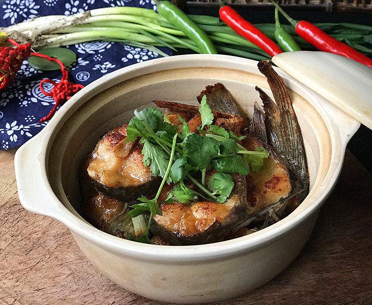 冬日暖心菜  砂锅焗鱼块,鱼肉香嫩又入味