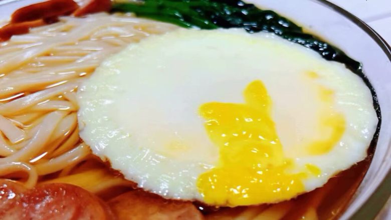#冬日暖心菜#菠菜鸡蛋面,鸡蛋的营养价值非常丰富是每天必吃的食物