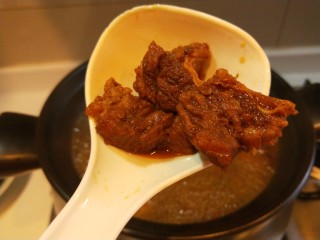 冬日暖心菜+砂锅炖牛肉,这样炖牛肉好吃又简单。
