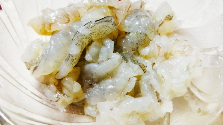 冬日暖心菜-蘑菇虾滑,抽去筋剥壳