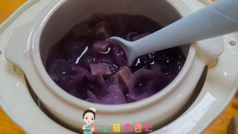 9个月以上紫薯银耳汤,炖好咯，如果大人可以趁热加入一些冰糖食用，冰镇后更好吃哦