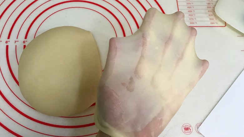 奶香面包,接着揉至薄而有韧性的膜，完全扩展阶段。
