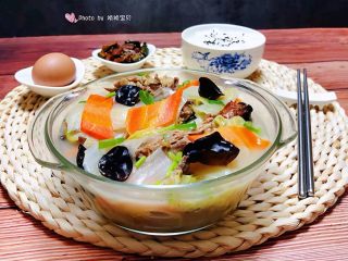冬至美食+鸭架时蔬汤,搭配米饭、鸡蛋、小咸菜一起吃就是标配的营养早餐