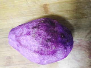 椰蓉紫薯条,紫薯去皮