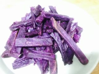 椰蓉紫薯条,捞出放凉