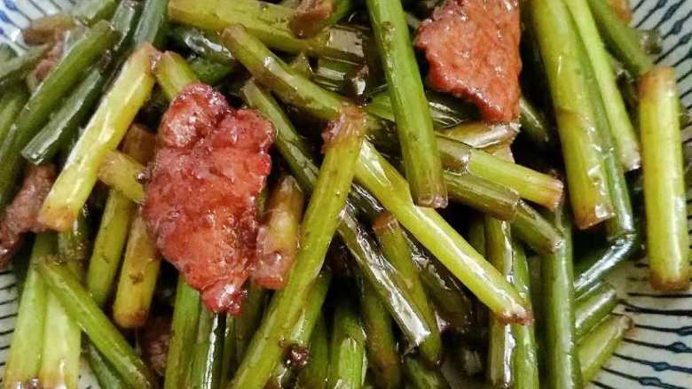 快手好吃的下饭菜蒜苔炒肉,细节放大图，是不是很有食欲？