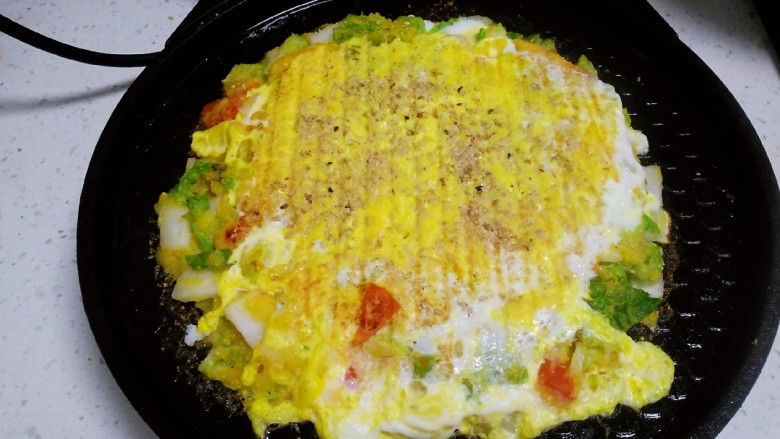 玉米面、西红柿、白菜、鸡蛋饼,煎至鸡蛋定型