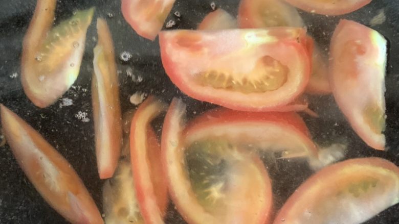 番茄金针菇汤,放西红柿