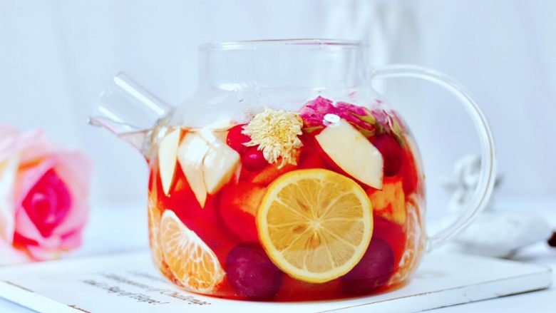 水果花茶,颜值高又营养的热水果花茶就做好了。