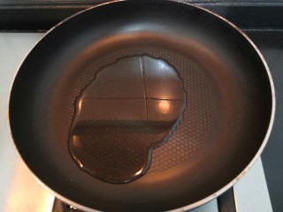 鸡蛋炒菠菜,起锅热油