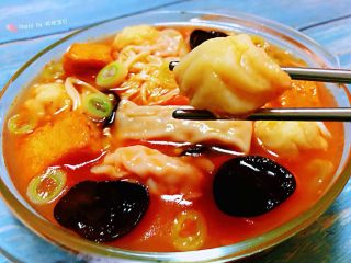 #冬日暖心菜#番茄金针菇汤,鲜嫩的海螺丸吃出儿时的味道