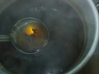 红枣银耳莲子汤,煮好的红枣银耳莲子汤。