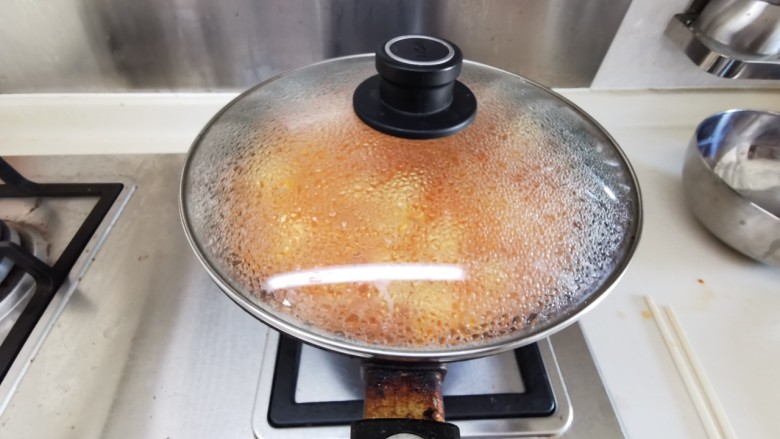 韩式南瓜年糕,加盖中火煮10分钟。