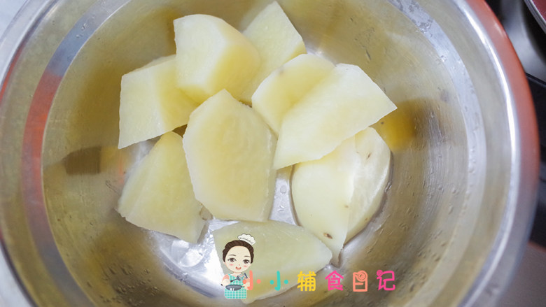 10个月以上辅食双色土豆肉末丸子汤,筷子可以轻松插入就是熟了