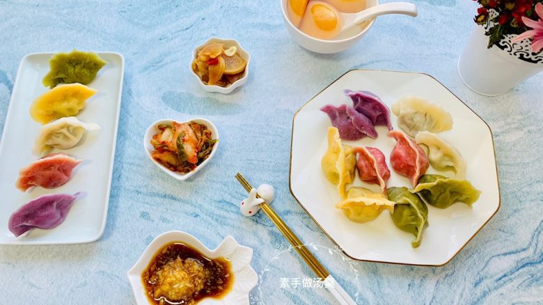 彩色猪肉酸菜大馅水饺🥟,快过新年了，和家人一起吃彩色的年夜饺子吧😋
