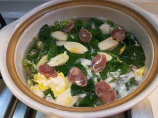 芙蓉鲜蔬汤,砂锅会有余热，不会马上停止开锅。