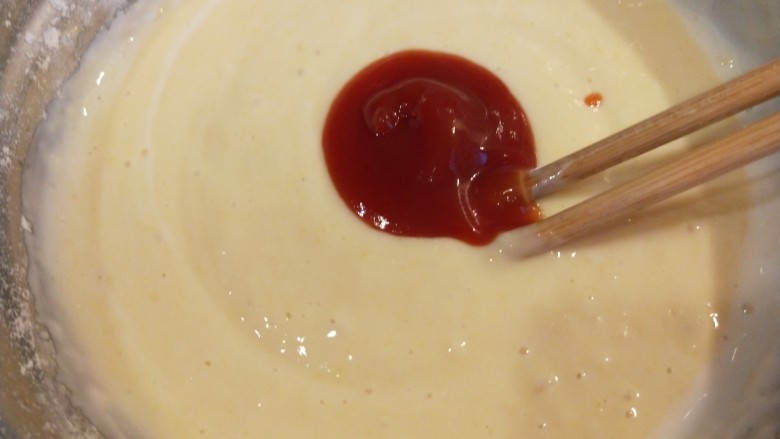 酸奶鸡蛋饼,倒入盆中在此搅拌均匀。