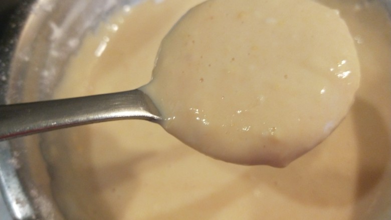 酸奶鸡蛋饼,最好是用圆形钢勺。