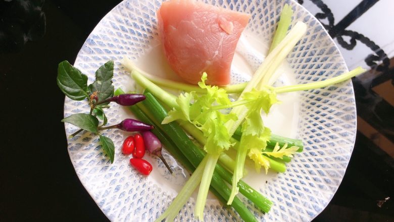 海蛎瘦肉紫菜煲,准备食材