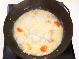鸡蛋醪糟汤,烧开后煮2分钟