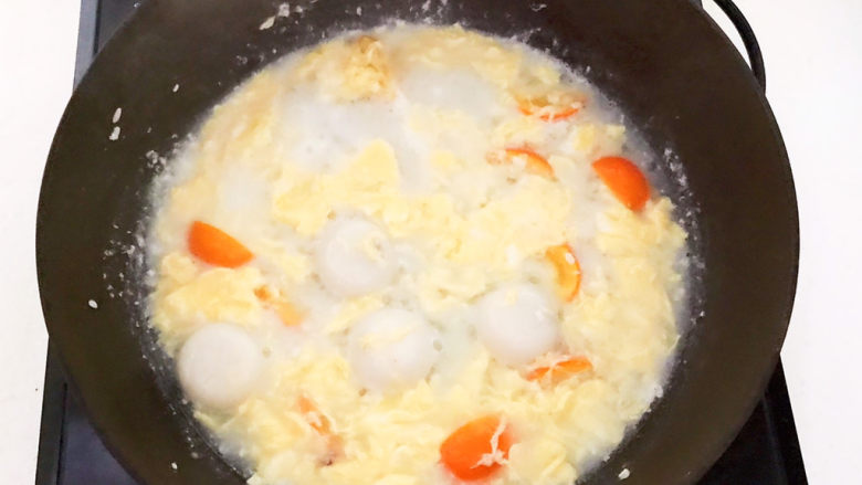鸡蛋醪糟汤,烧开后煮2分钟