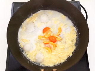 鸡蛋醪糟汤,加入小金桔