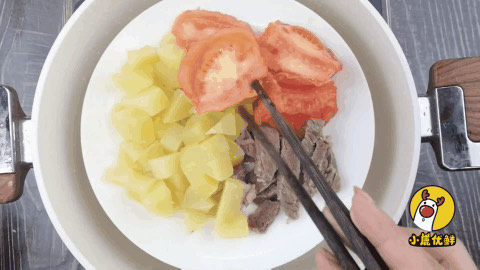 8个月宝贝生鲜番茄土豆牛肉泥，酸甜美味有营养「小鹿优鲜」,番茄土豆牛肉上锅蒸20分钟。