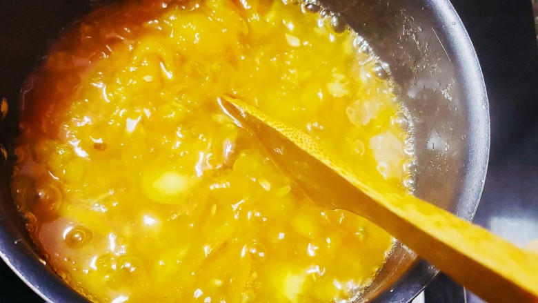 金桔柠檬酱,这是切拌五分钟的效果（片状的果皮和果肉已经切碎，变成小块状）