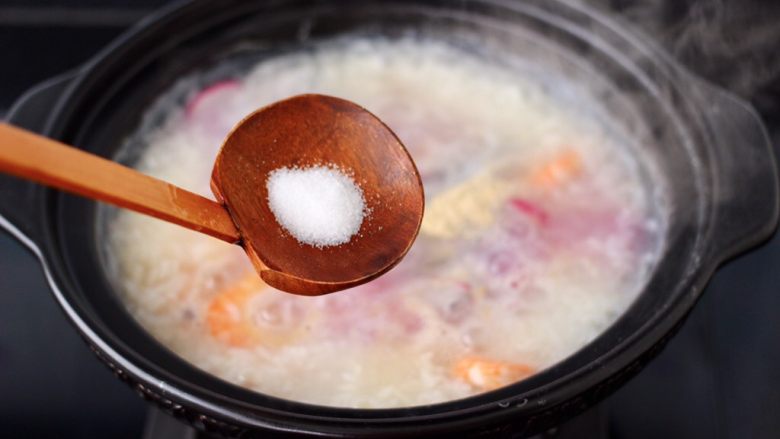 海虾皮蛋萝卜粥,再根据个人口味，加入适量的盐调味。