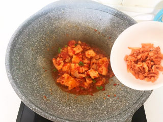 韩国海带汤,加入干虾仁