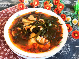 韩国海带汤,韩国海带汤营养丰富，汤鲜味美，风味独特~