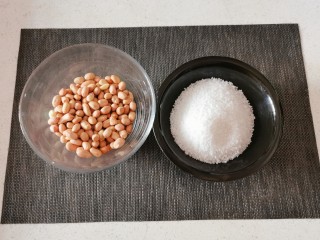 盐焗花生米,主要食材  花生仁和腌制盐
