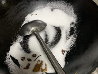 盐焗花生米,盐炒热