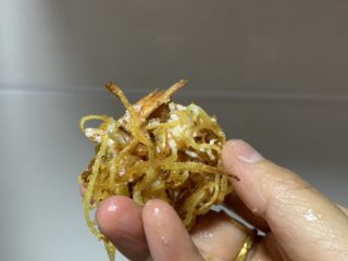 金丝凤尾虾,沾土豆丝