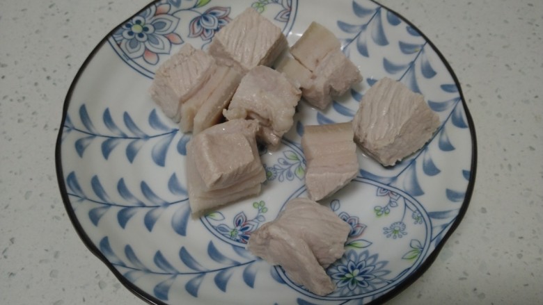 红烧肉炖冬瓜,猪肉焯水后捞出