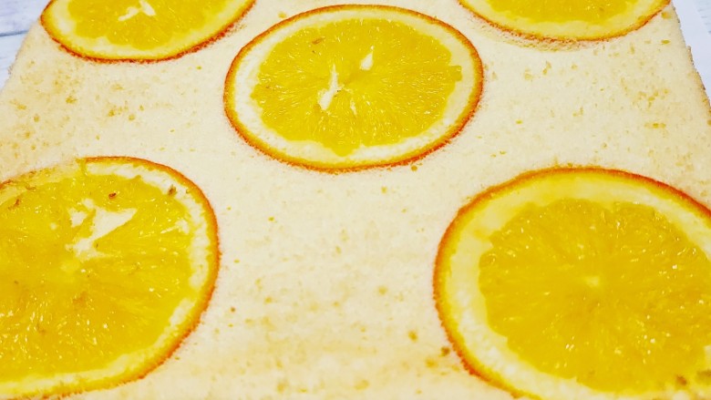香橙蛋糕卷,取出冷却后脱模