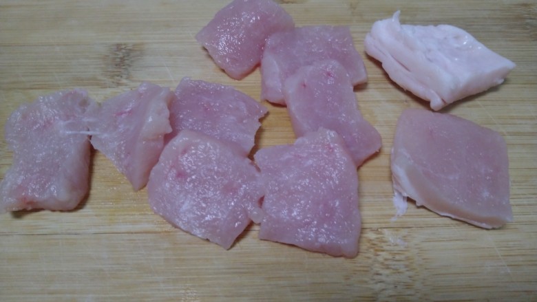 猪肉炒上海青、豆腐皮,切片