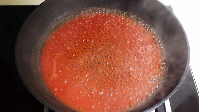 冬至美食  茄汁三味猫爪汤圆,烧开即可